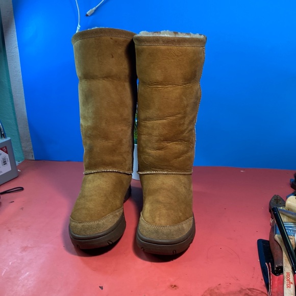 Ugg boots SZ 7 - Picture 1 of 7